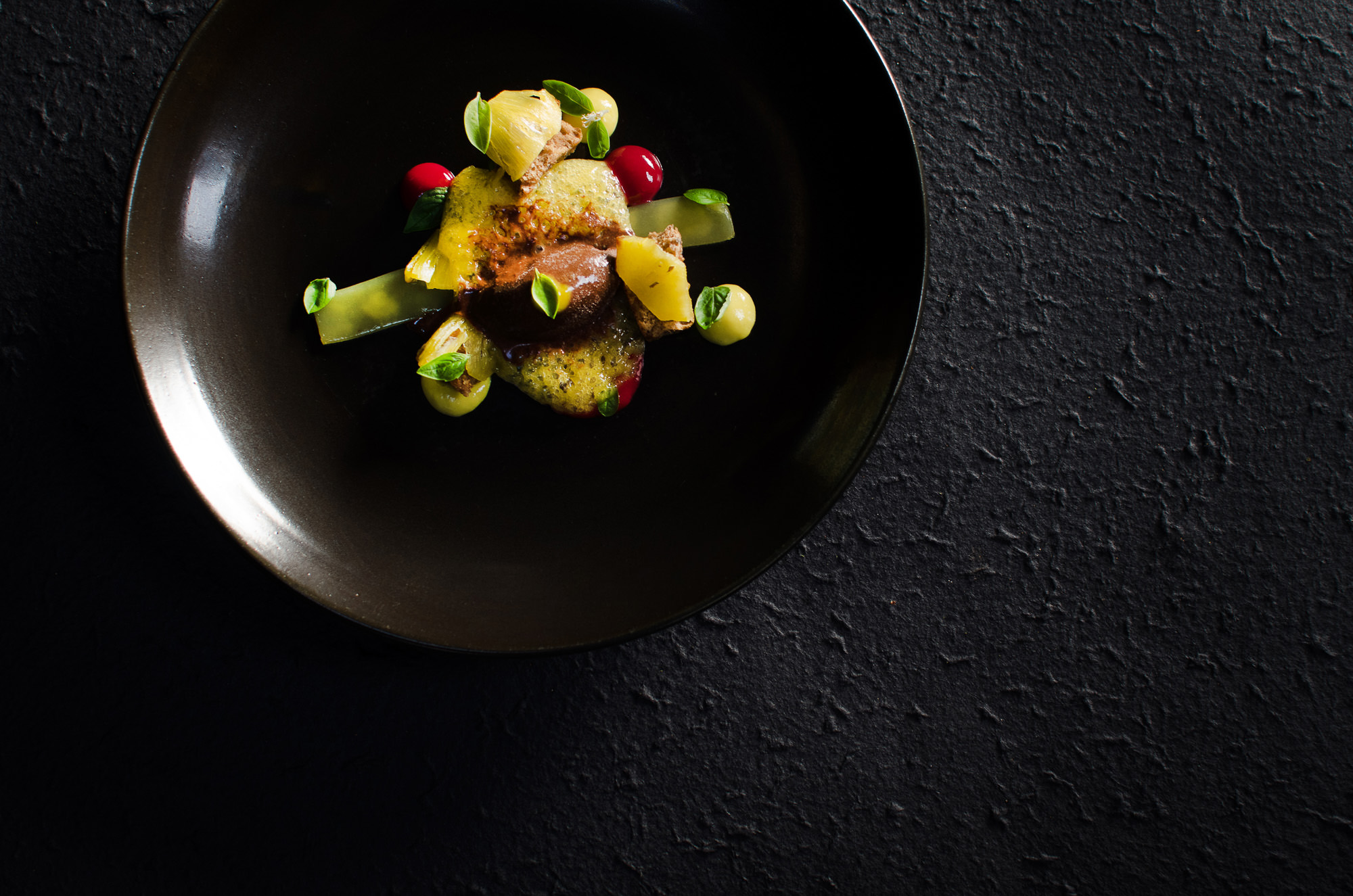 PINEAPPLE | Passion fruit, chocolate and basil